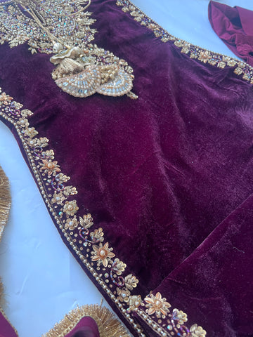 BURGUNDY VELVET PRET